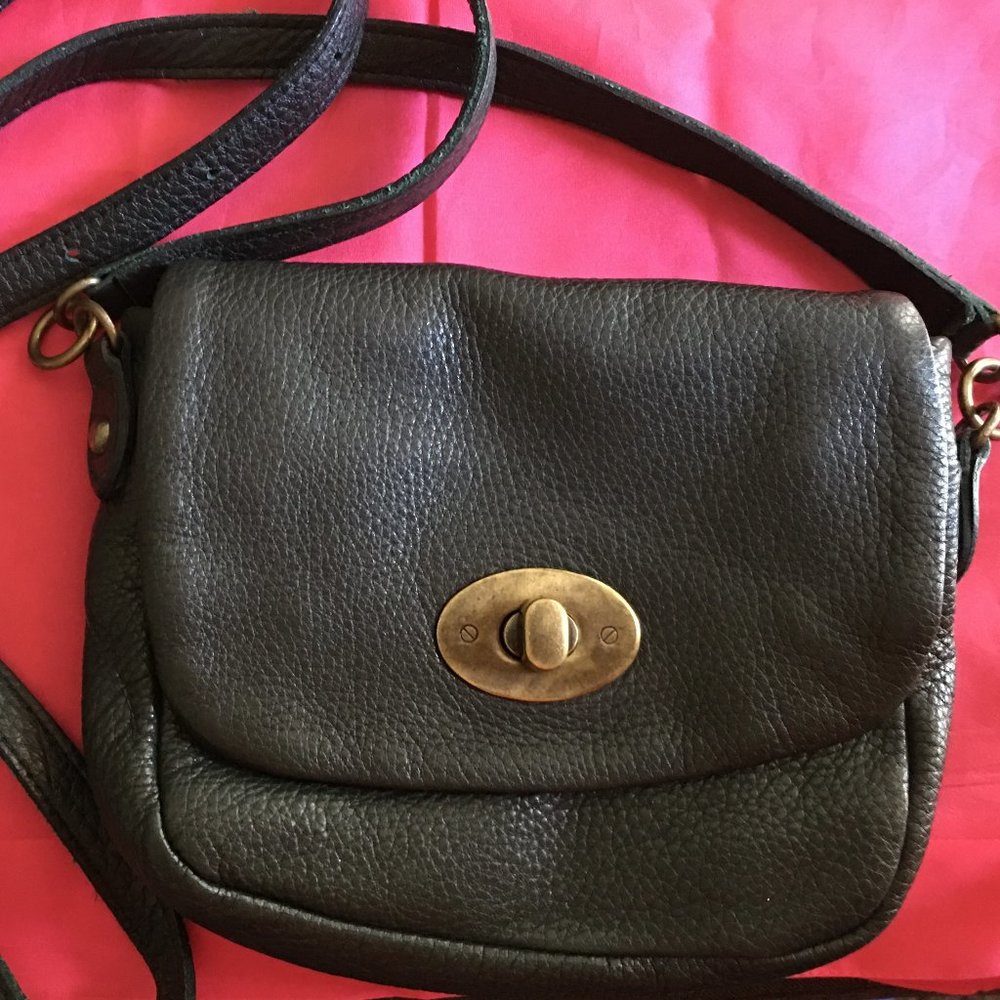 Roots Canada Black Pebble Leather crossbody bag